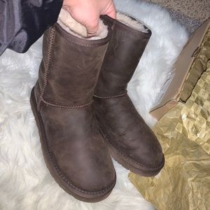 Ugg Classic Short Leather